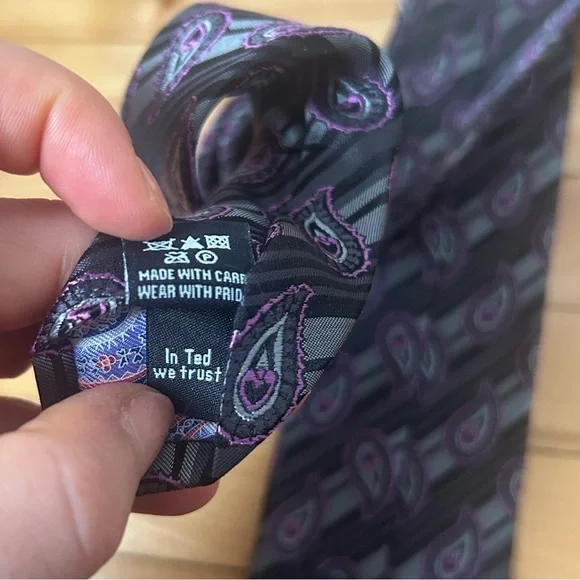 Ted Baker 100% Silk made in USA tie, grey purple paisley all over print - Picture 6 of 7